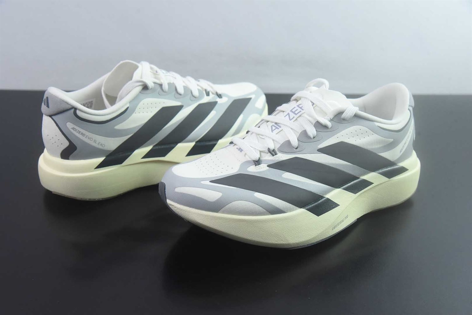 阿迪达斯 Adidas Adizero Evo SL EXO M 舒适百搭 低帮休闲 银灰跑步鞋 纯原版本 货号:KJ0430 实拍细节图