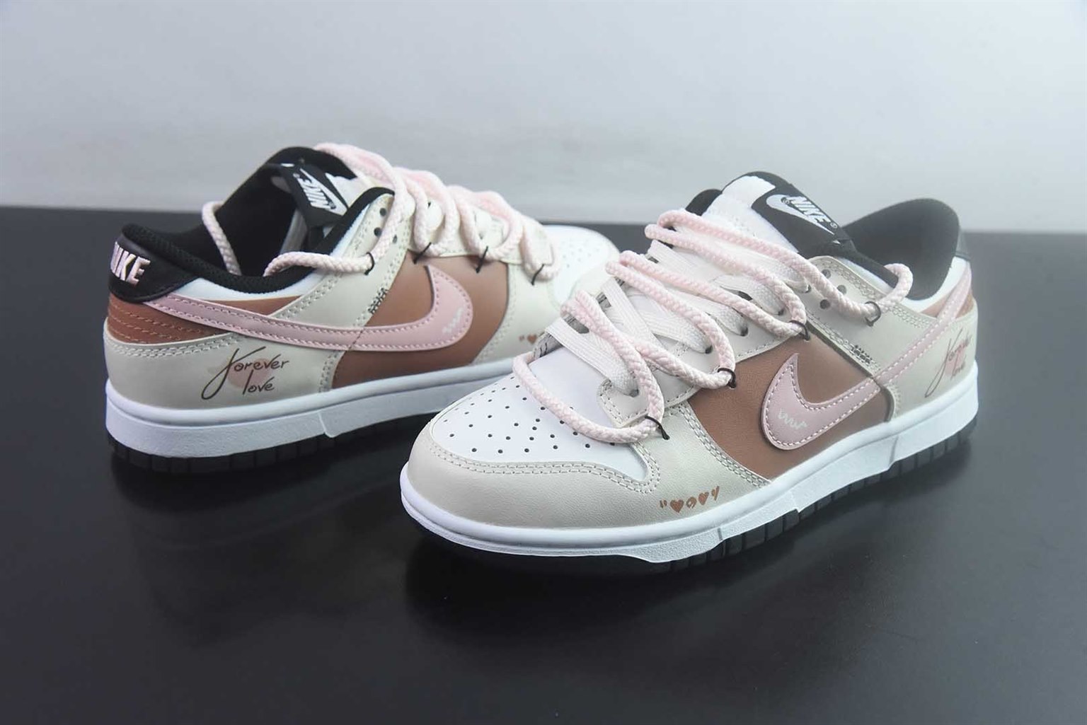 耐克 Nike SB Dunk Low 绑带 白棕粉低帮休闲板鞋 纯原版本 货号:CW1590-100 实拍细节图