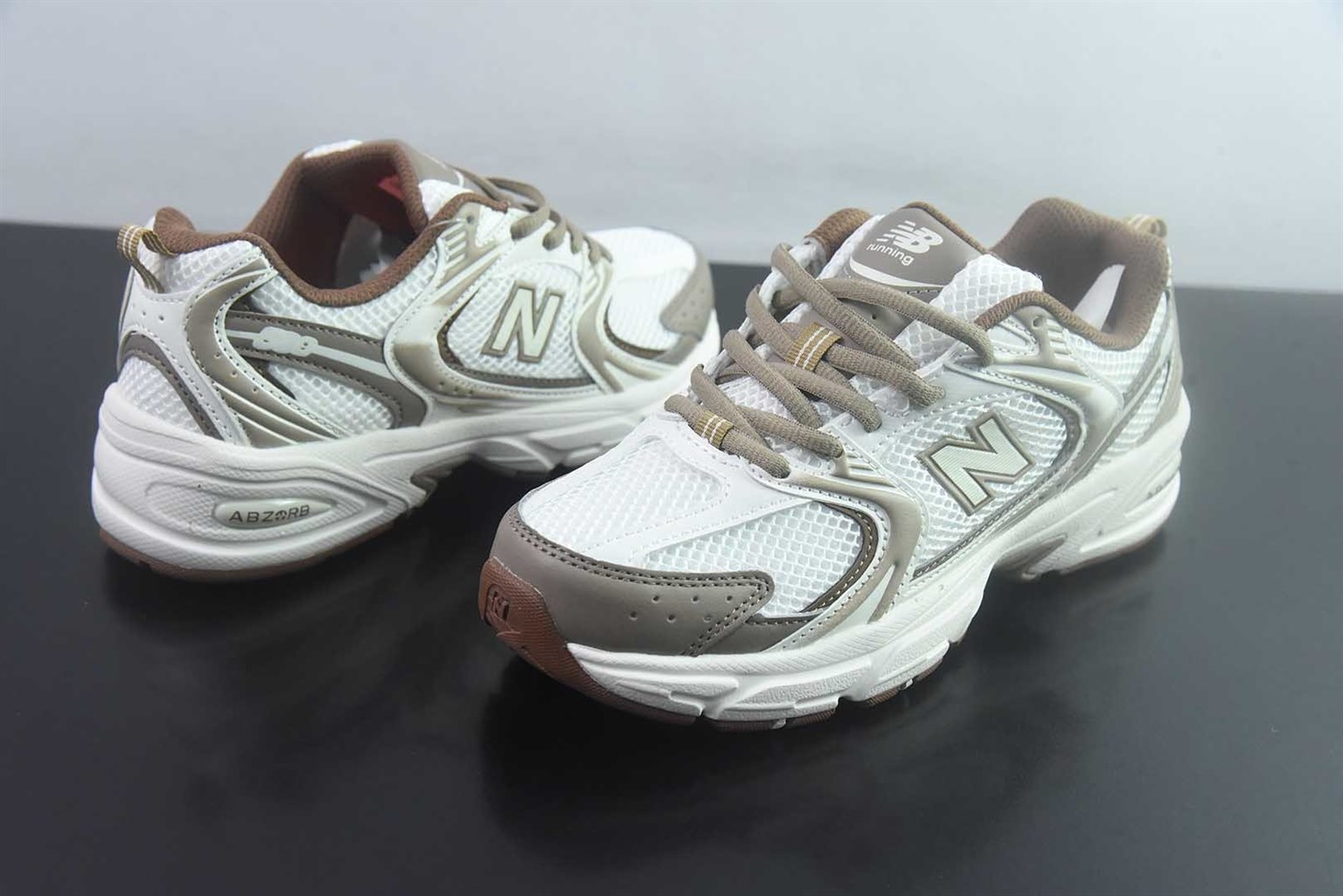 新百伦 New Balance NB530 系列 2011 复古休闲 米白慢跑鞋 纯原版本 货号:U530COB 实拍细节图