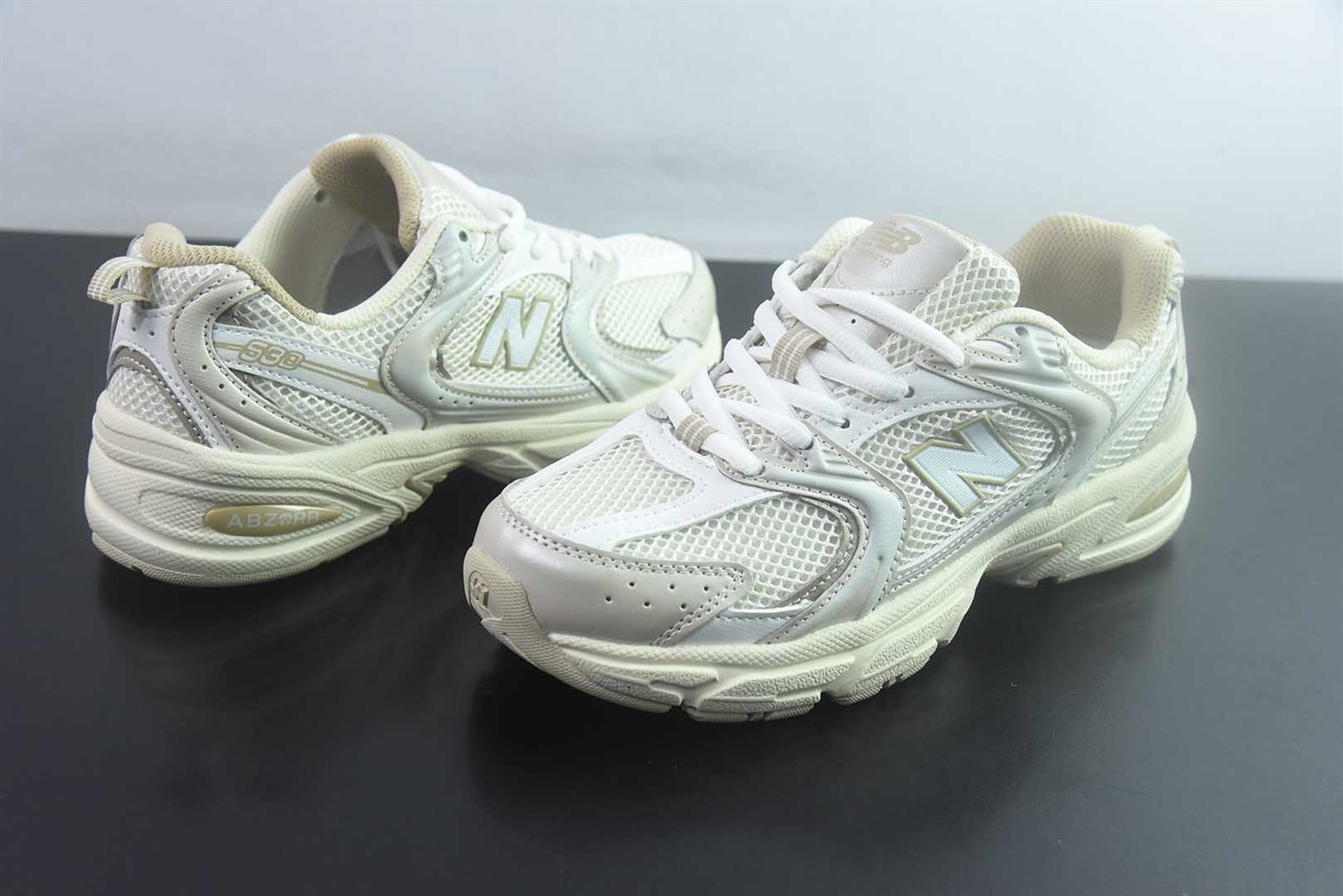 新百伦 New Balance NB530 系列 2011 复古休闲 白色慢跑鞋 纯原版本 货号:MR530AA 实拍细节图