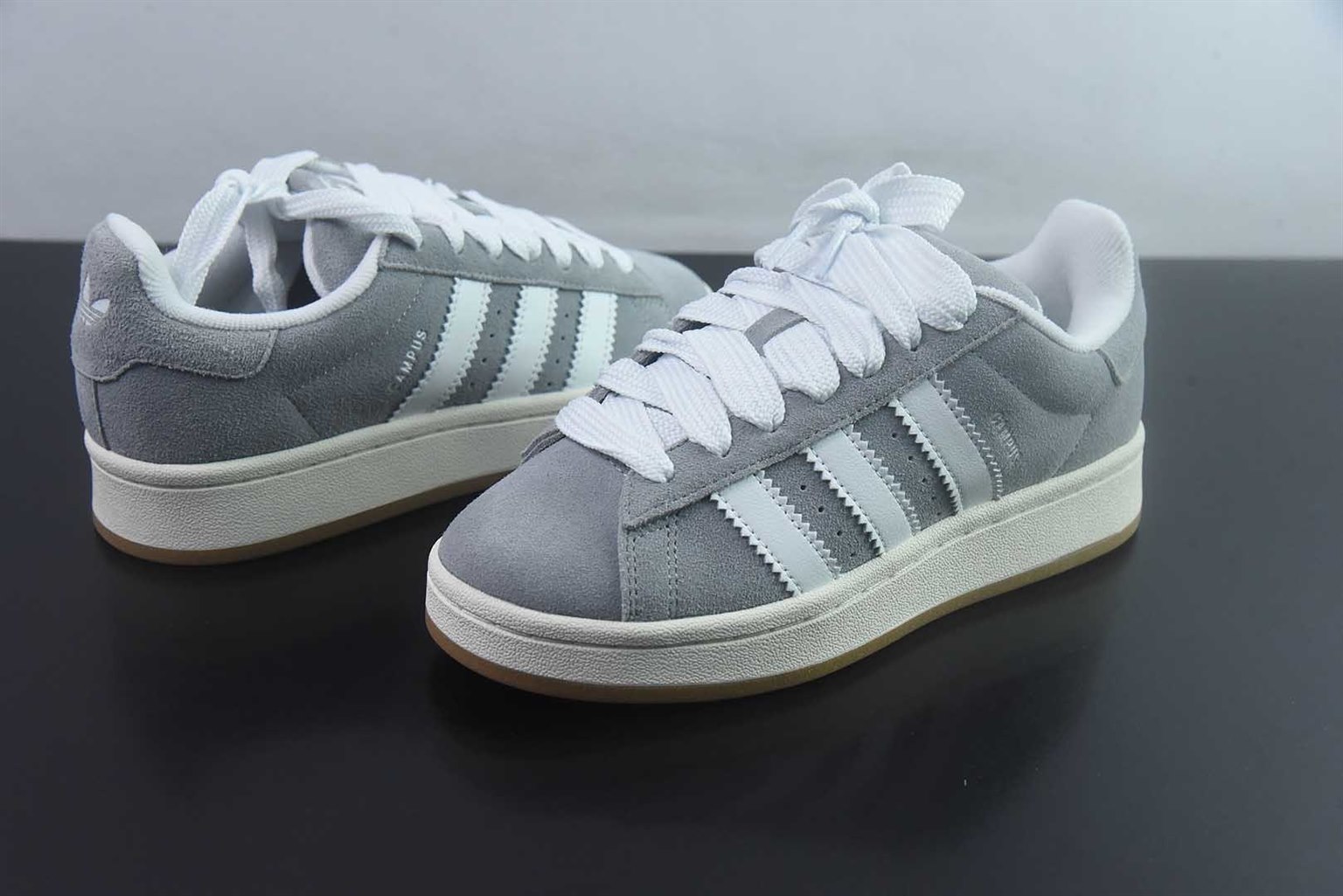 阿迪达斯 Adidas Originals Campus 00s 明星款学院系列面包风复古休闲运动 灰白板鞋 纯原版本 货号:HQ8707 实拍细节图