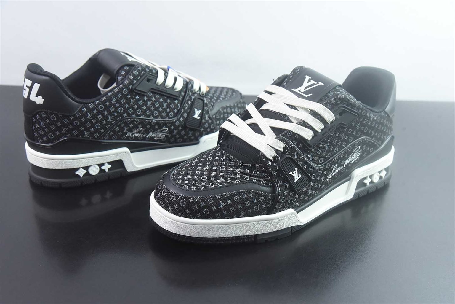 路易威登 LOUIS VUITTON 新版 VG Trainer 系列 Trainer 系列 配色 100+ 品控保障 放到国内市场包顶货 品质非常板正 到手掂量质感满满 黑白 纯原版本 实拍细节图