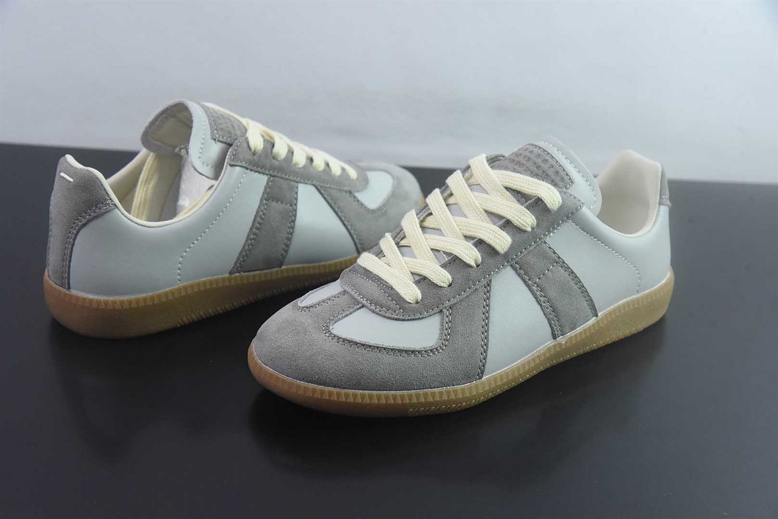 梅森马吉拉 Maison Margiela MM6 网 小 鞋，比利时著名设计师品牌- / 22 Classic Replica Leather Low Sneaker 系列低帮经典绅士德训平底百搭小 红板鞋 纯原版本 货号：SDP25805435 实拍细节图
